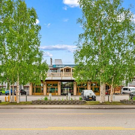 Clarion Hotel & Suites Fairbanks Near Ft Wainwright Екстер'єр фото