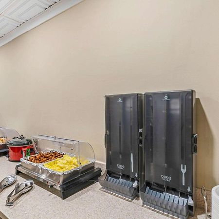 Clarion Hotel & Suites Fairbanks Near Ft Wainwright Екстер'єр фото
