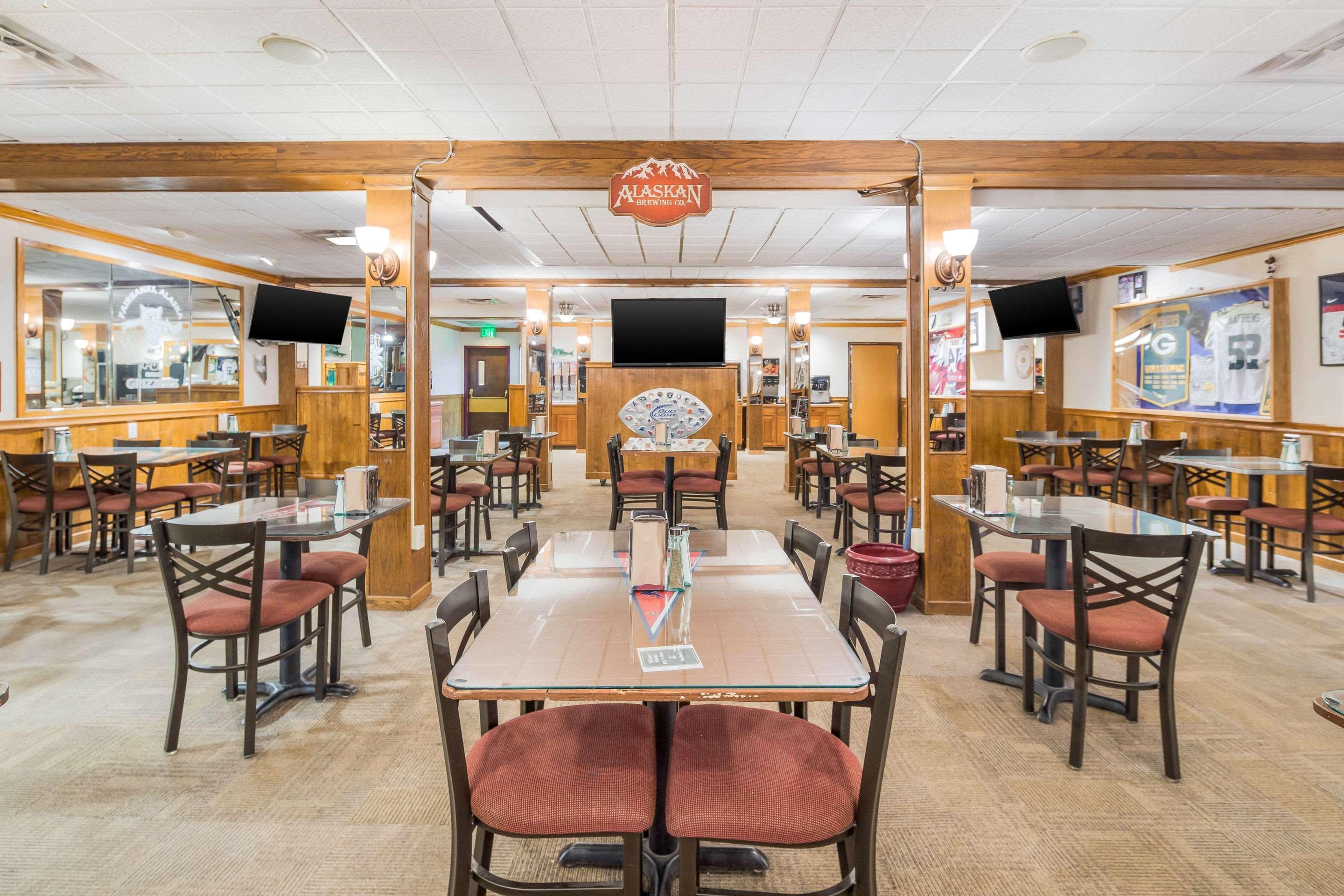 Clarion Hotel & Suites Fairbanks Near Ft Wainwright Екстер'єр фото