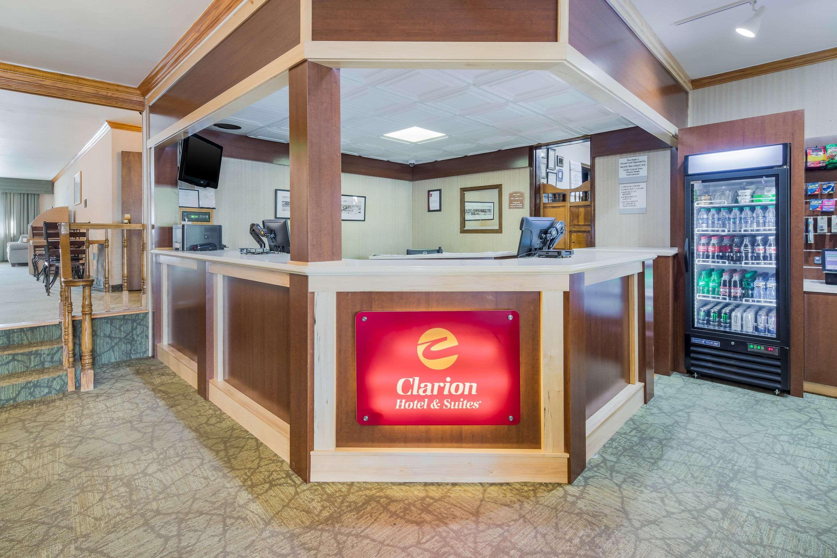 Clarion Hotel & Suites Fairbanks Near Ft Wainwright Екстер'єр фото