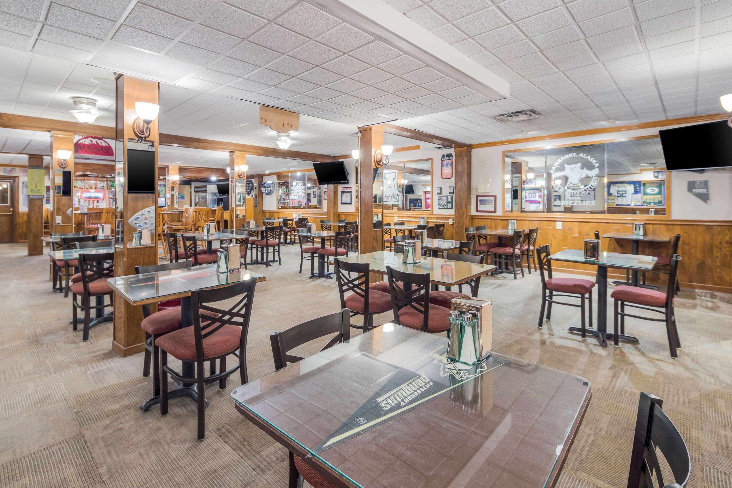 Clarion Hotel & Suites Fairbanks Near Ft Wainwright Екстер'єр фото