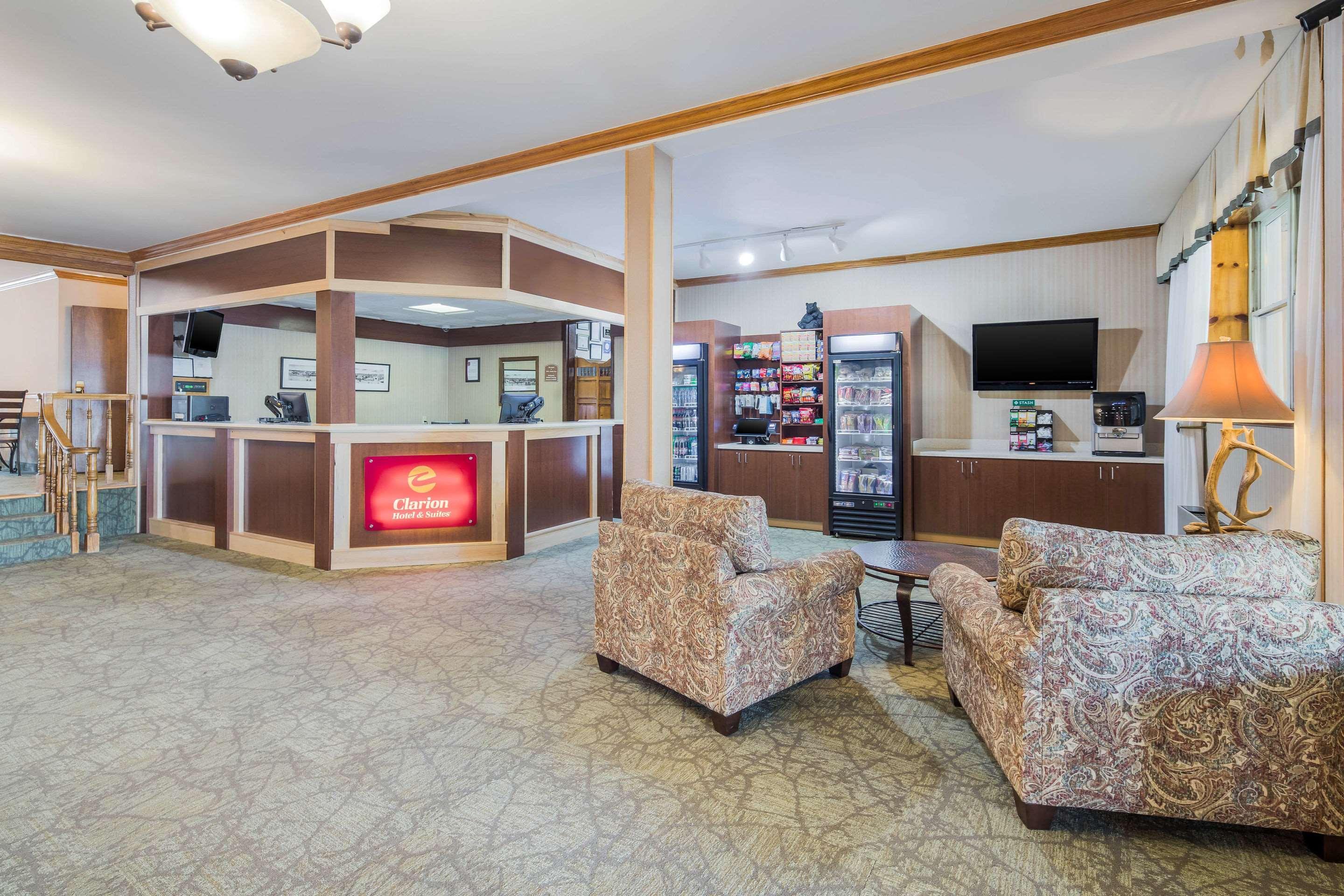 Clarion Hotel & Suites Fairbanks Near Ft Wainwright Екстер'єр фото