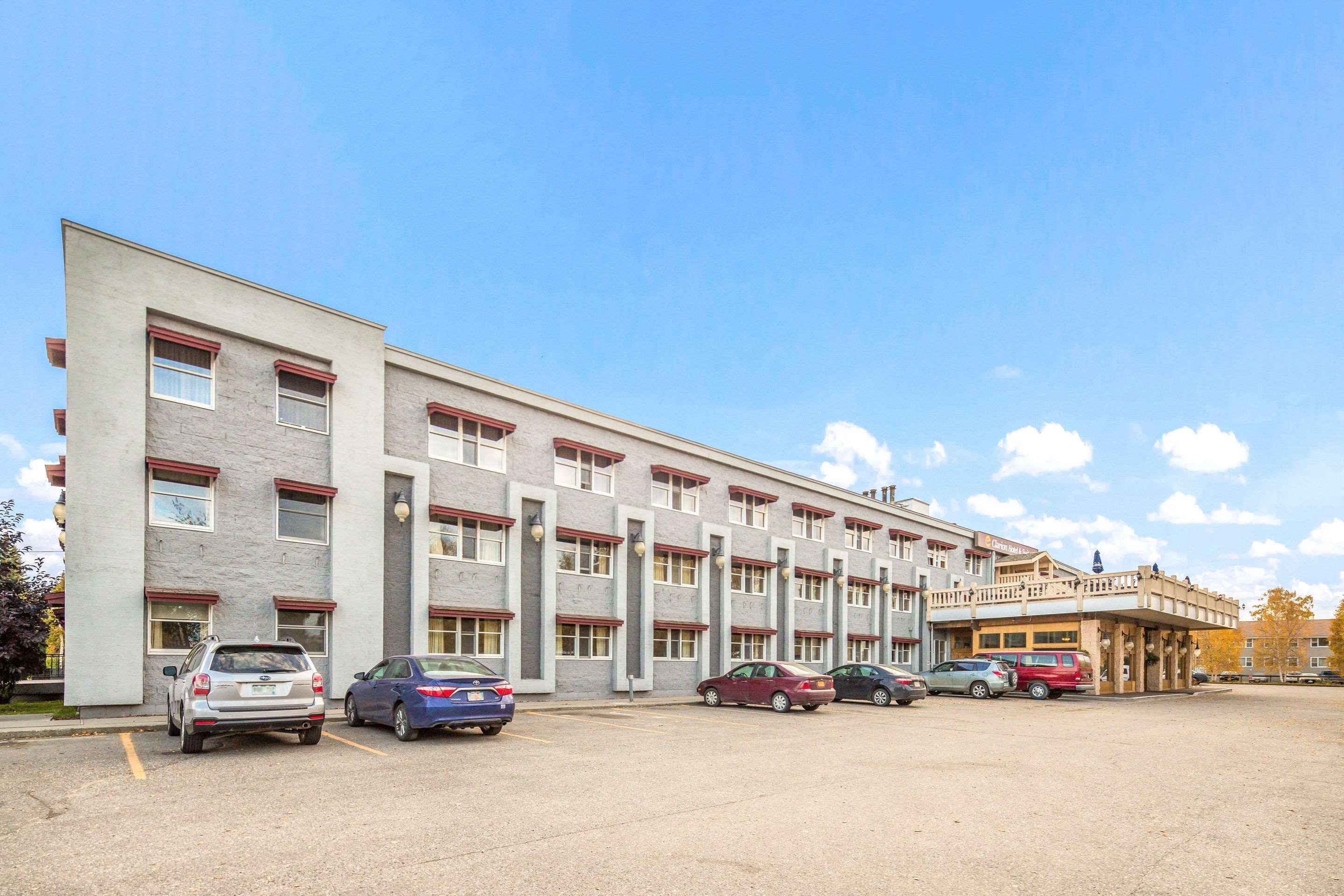 Clarion Hotel & Suites Fairbanks Near Ft Wainwright Екстер'єр фото