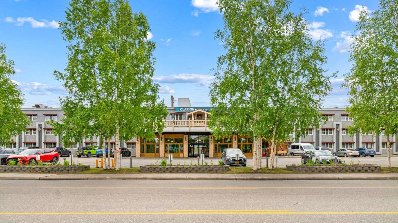 Clarion Hotel & Suites Fairbanks Near Ft Wainwright Екстер'єр фото