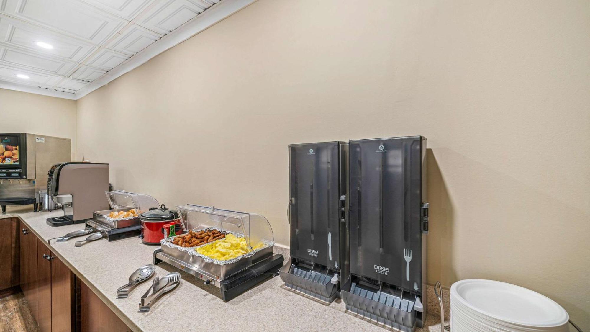 Clarion Hotel & Suites Fairbanks Near Ft Wainwright Екстер'єр фото