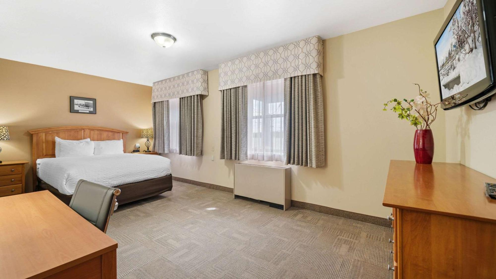 Clarion Hotel & Suites Fairbanks Near Ft Wainwright Екстер'єр фото