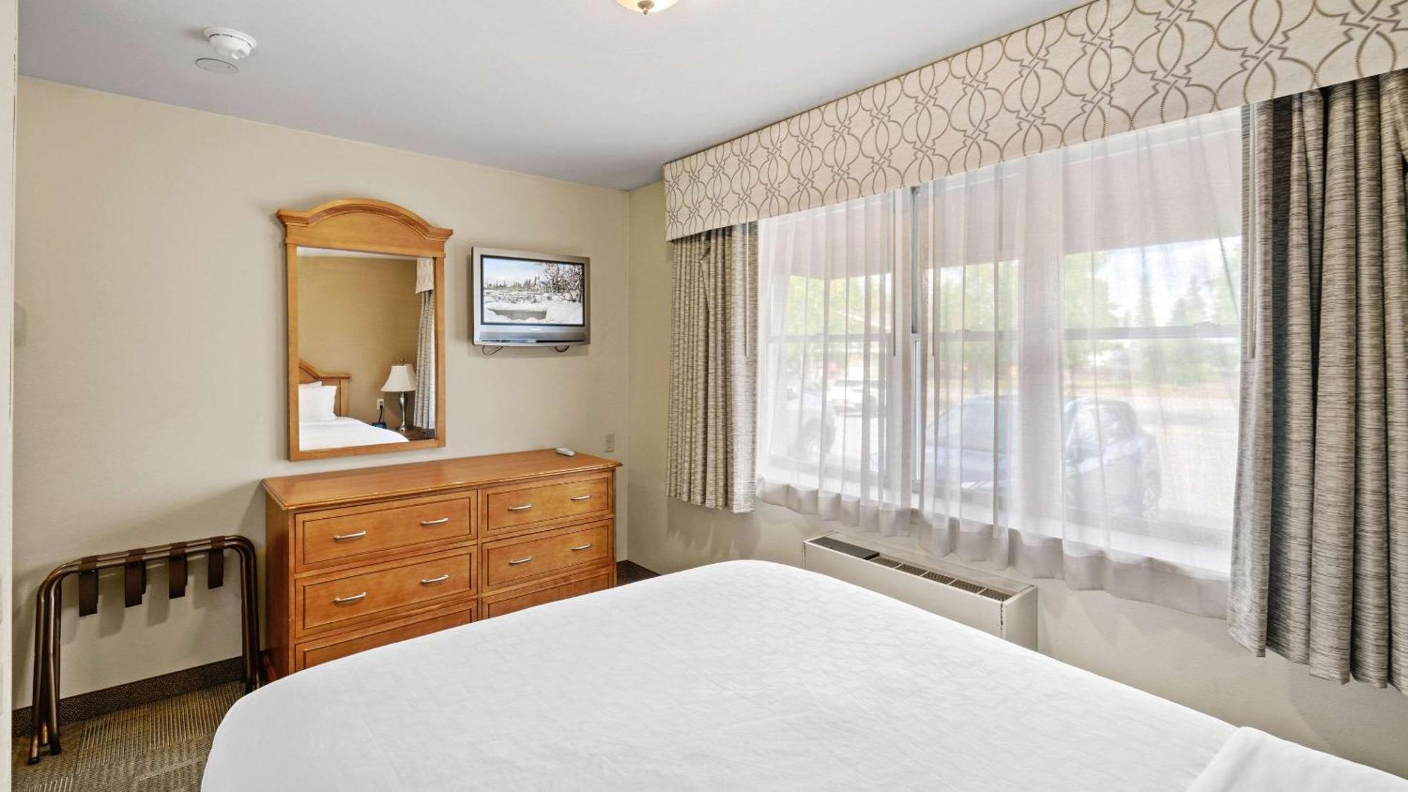 Clarion Hotel & Suites Fairbanks Near Ft Wainwright Екстер'єр фото