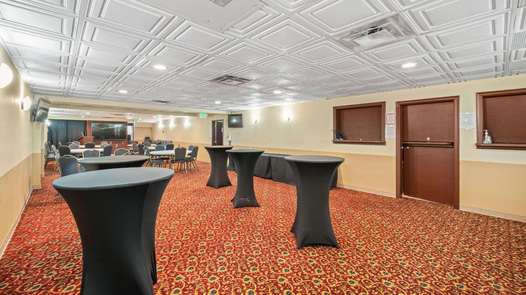Clarion Hotel & Suites Fairbanks Near Ft Wainwright Екстер'єр фото