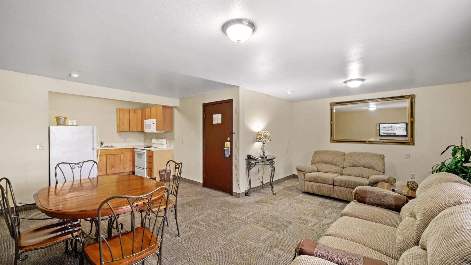 Clarion Hotel & Suites Fairbanks Near Ft Wainwright Екстер'єр фото