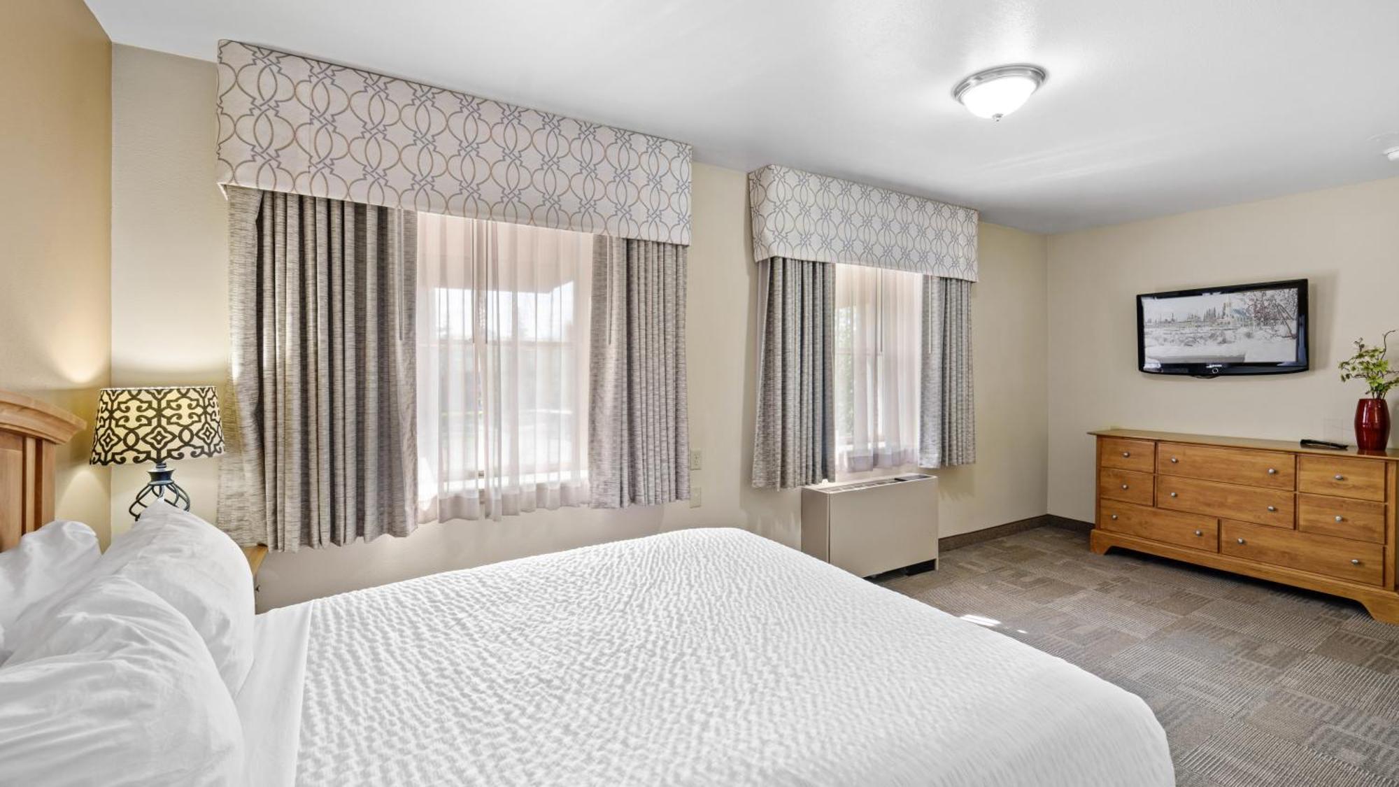 Clarion Hotel & Suites Fairbanks Near Ft Wainwright Екстер'єр фото