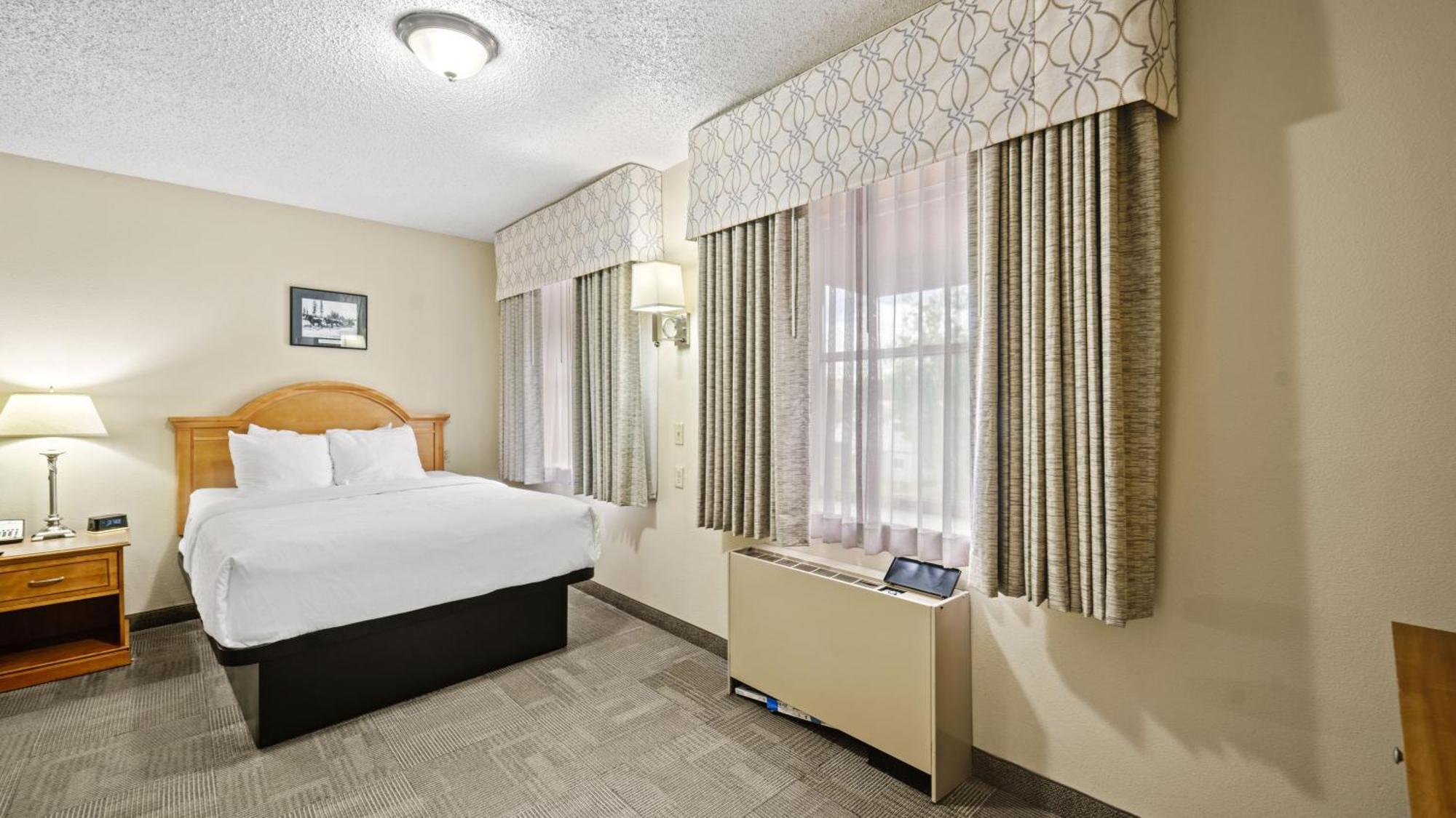 Clarion Hotel & Suites Fairbanks Near Ft Wainwright Екстер'єр фото