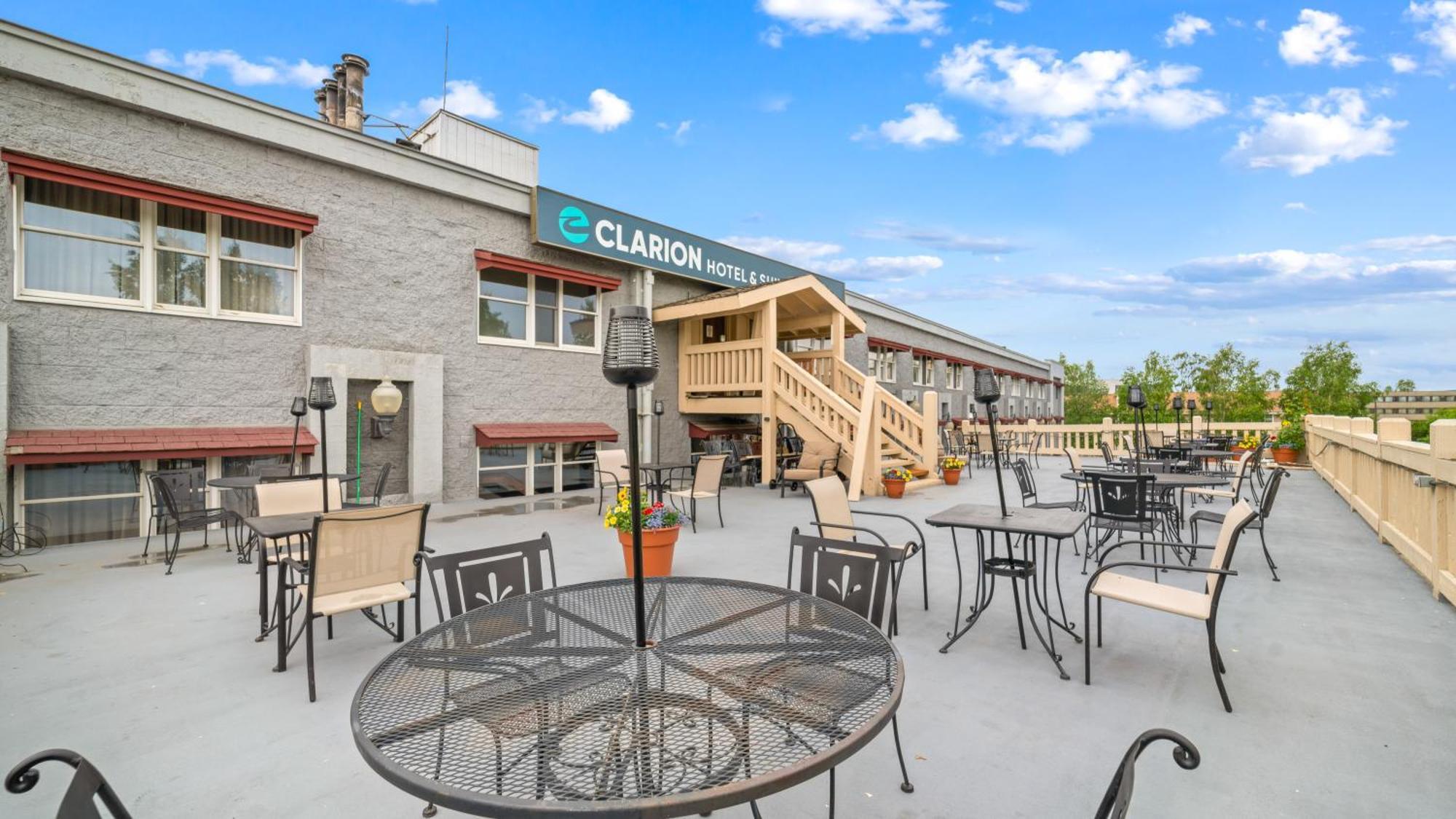 Clarion Hotel & Suites Fairbanks Near Ft Wainwright Екстер'єр фото
