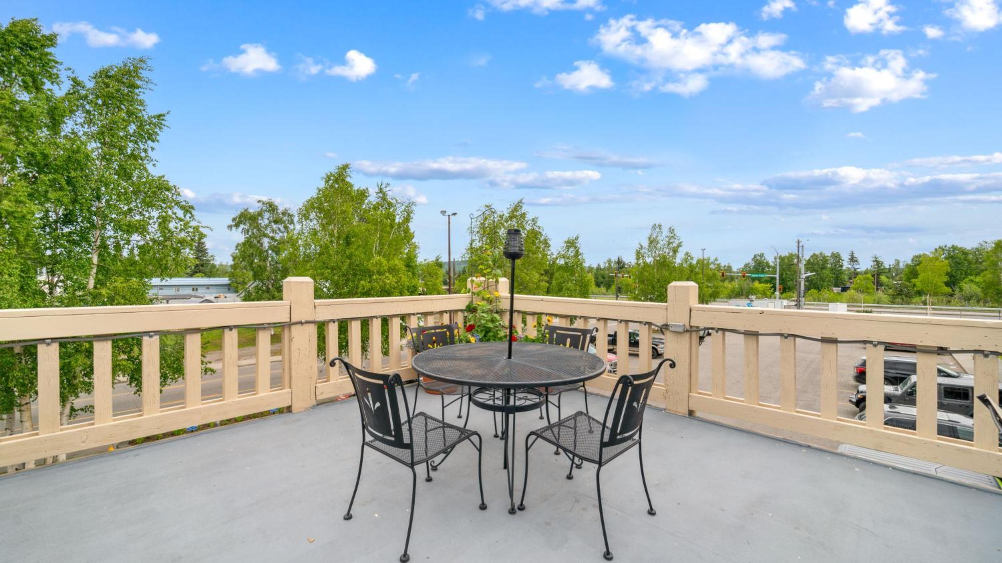 Clarion Hotel & Suites Fairbanks Near Ft Wainwright Екстер'єр фото