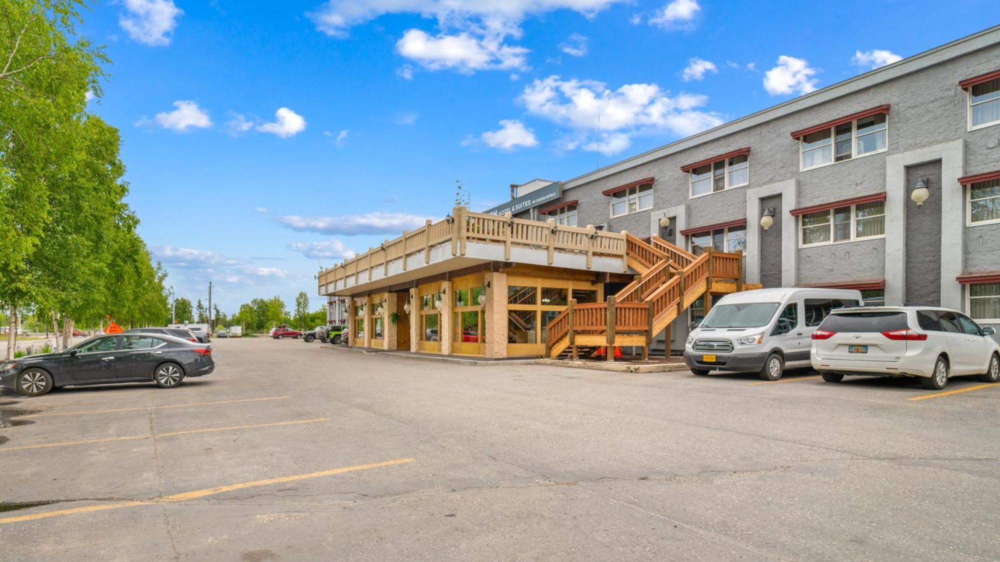 Clarion Hotel & Suites Fairbanks Near Ft Wainwright Екстер'єр фото
