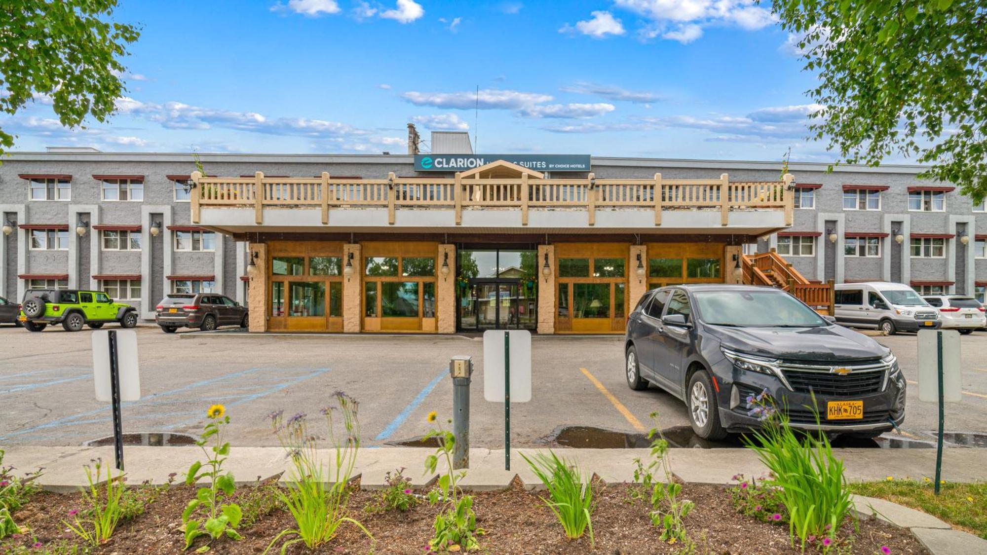 Clarion Hotel & Suites Fairbanks Near Ft Wainwright Екстер'єр фото
